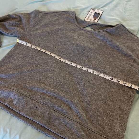 NWT Women’s RBX Grey Speckled French Terry Open back Keyhole Top. Medium. - Picture 3 of 8